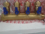 Коллектор с отсекающими кранами под металлопласт.трубу, 1"х20х4 GACO синий